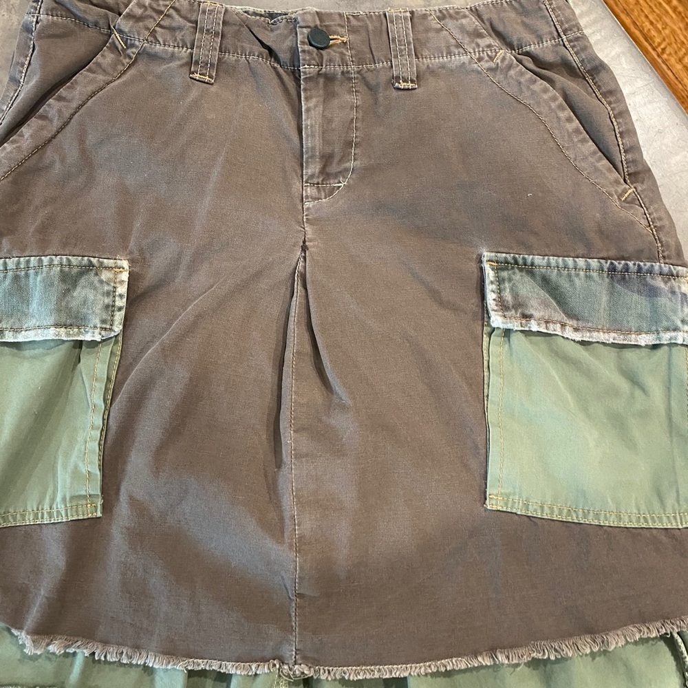 UNIQUE and FUN skirt- like NEW!! ZOOM IN🕵🏻 - Picture 2 of 11